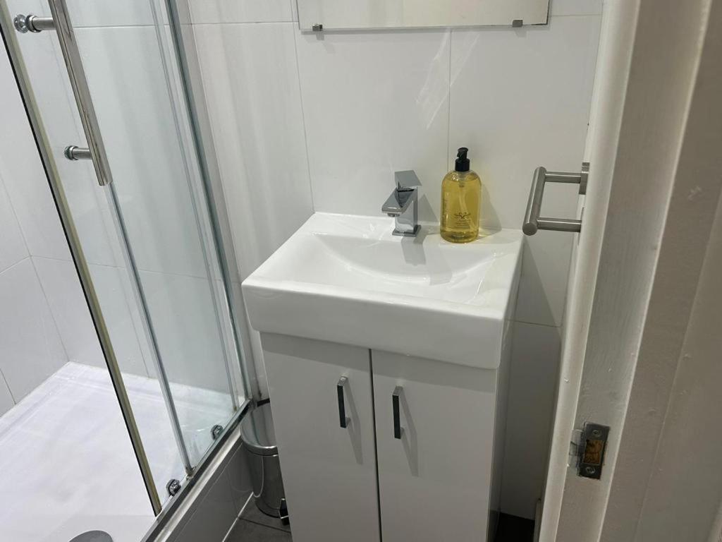 Апартаменты Modern 1 Bed Flat In The Heart Of Hackney Лондон Экстерьер фото